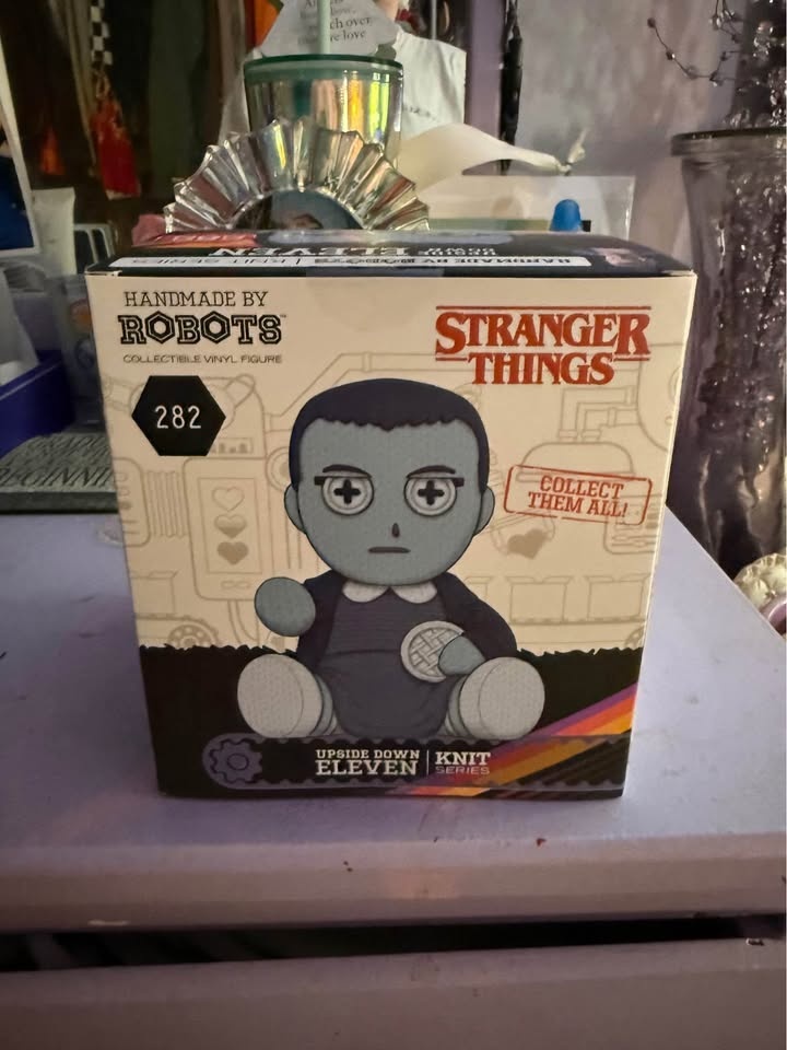 Eleven Stranger Things Robots Figurine - photo 5