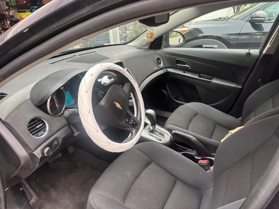 2015 Chevrolet Cruze image indicator(5)