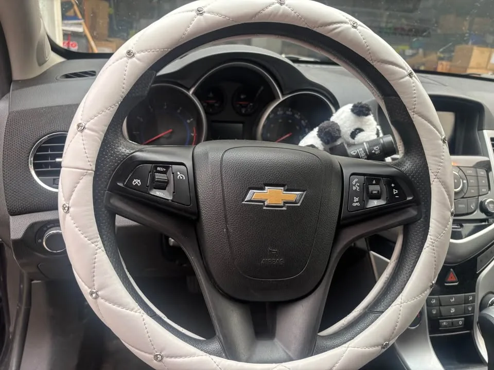 2015 Chevrolet Cruze image indicator(6)