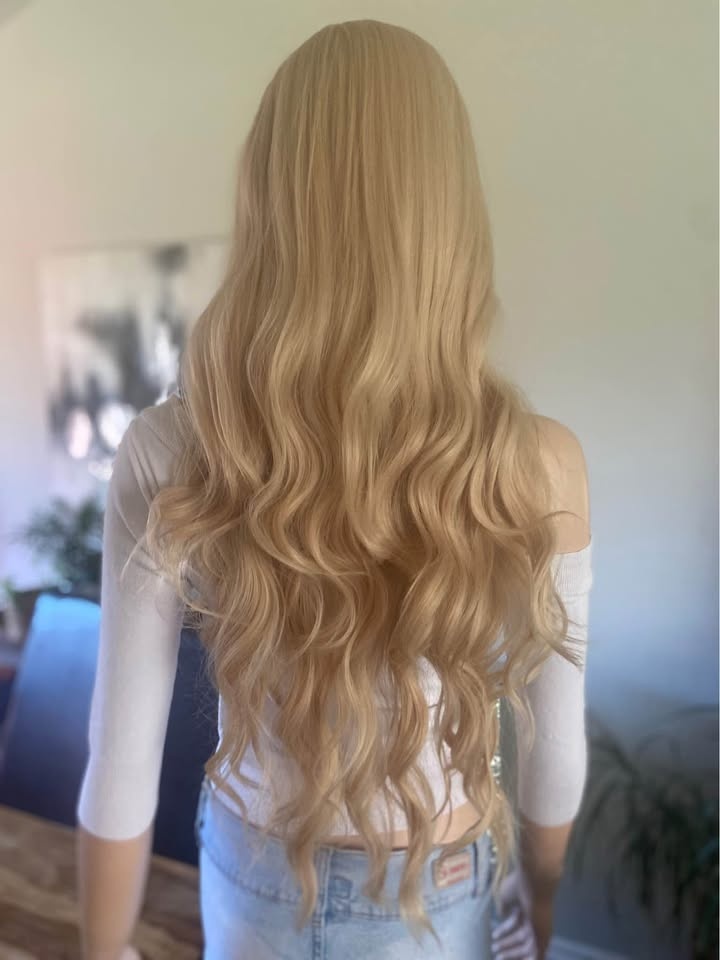 NWOT 26" Wavy Blonde Barbie Synthetic Wig w Bangs 2295 - photo 2