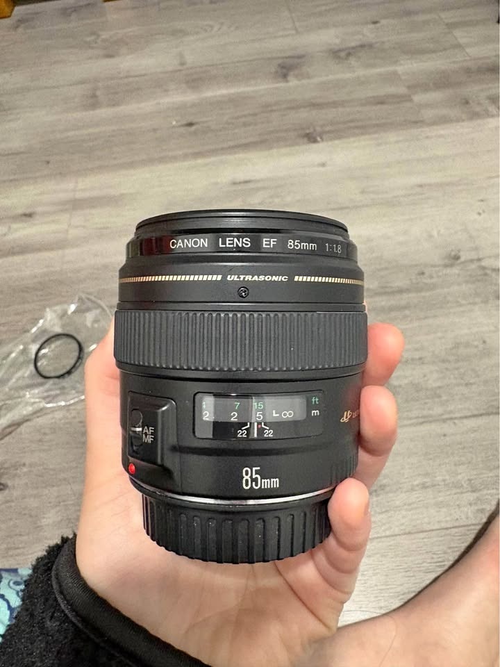 Canon EF 85mm f/1.8 Lens with Hood