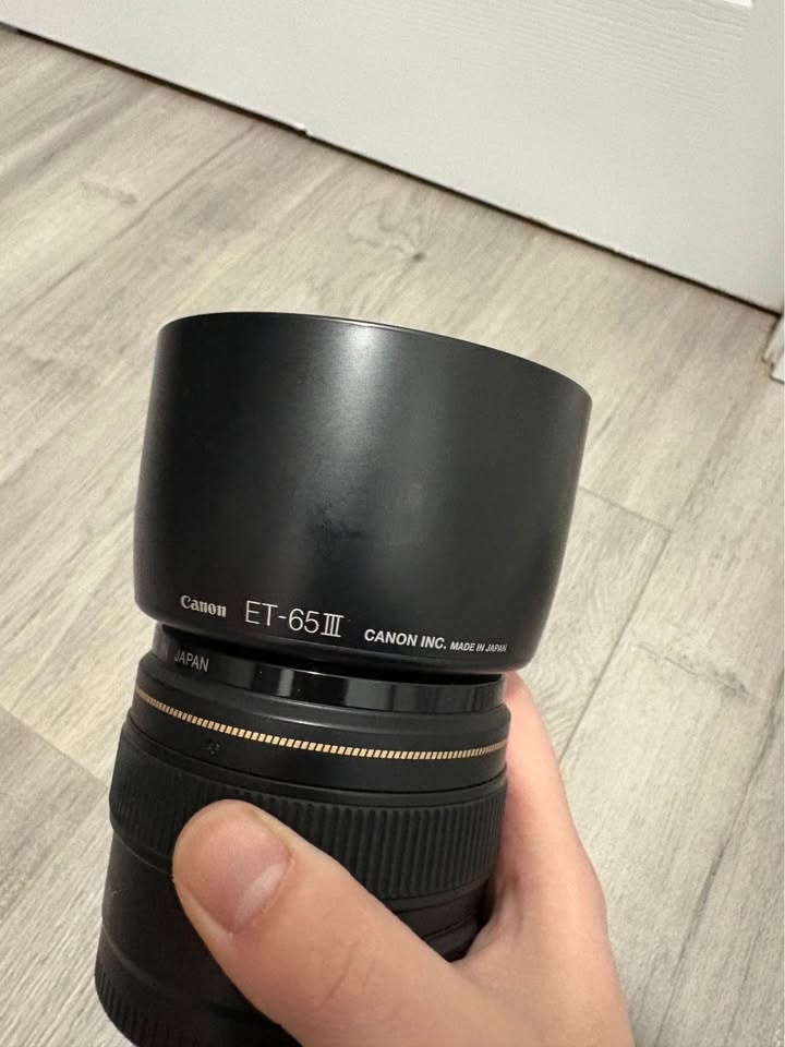 Canon EF 85mm f/1.8 Lens with Hood - photo 5