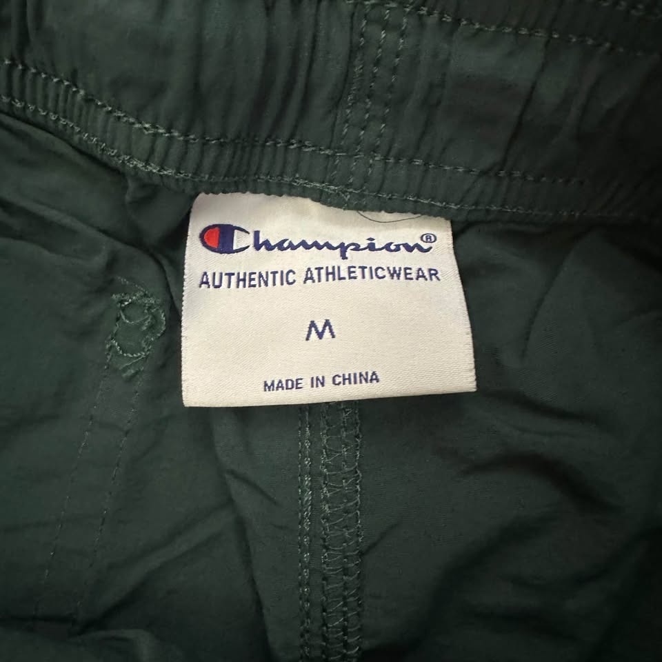 Champion Shorts Size Medium - photo 2