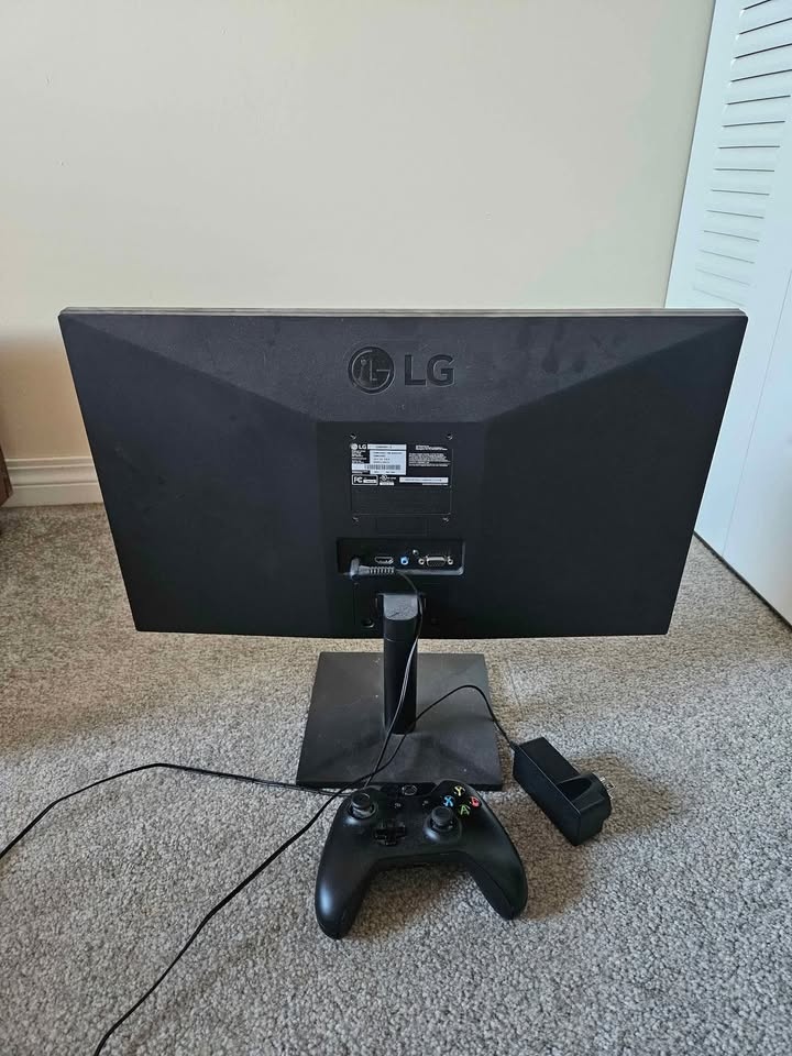 LG Monitor - photo 2
