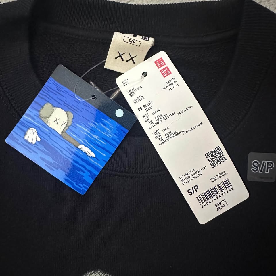 Kaws x Uniqlo Crewneck Sweaters - photo 4
