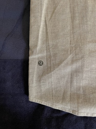 Lululemon Grey Short Sleeve Button Down Shirt Sz M 100% Authenti - photo 5