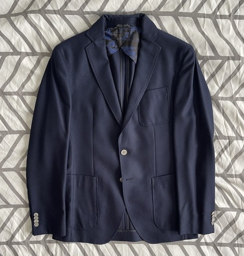 Hugo Boss Men’s Blazer Navy W/ Camo Inside Sz 38R 100 % Authenti