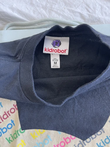 Kid Robot Bunny T Shirt Black Sz M 100 % Authentic - photo 3