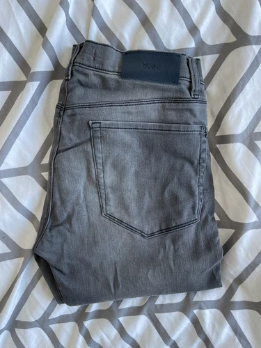 Hugo Boss Jeans Sz 31/32 Grey 100 % Authentic