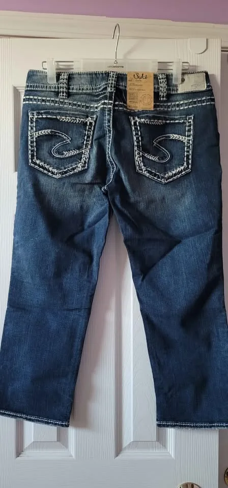 NEW Silver Women's Jeans Sizes 16, 18, 20 image indicator(4)