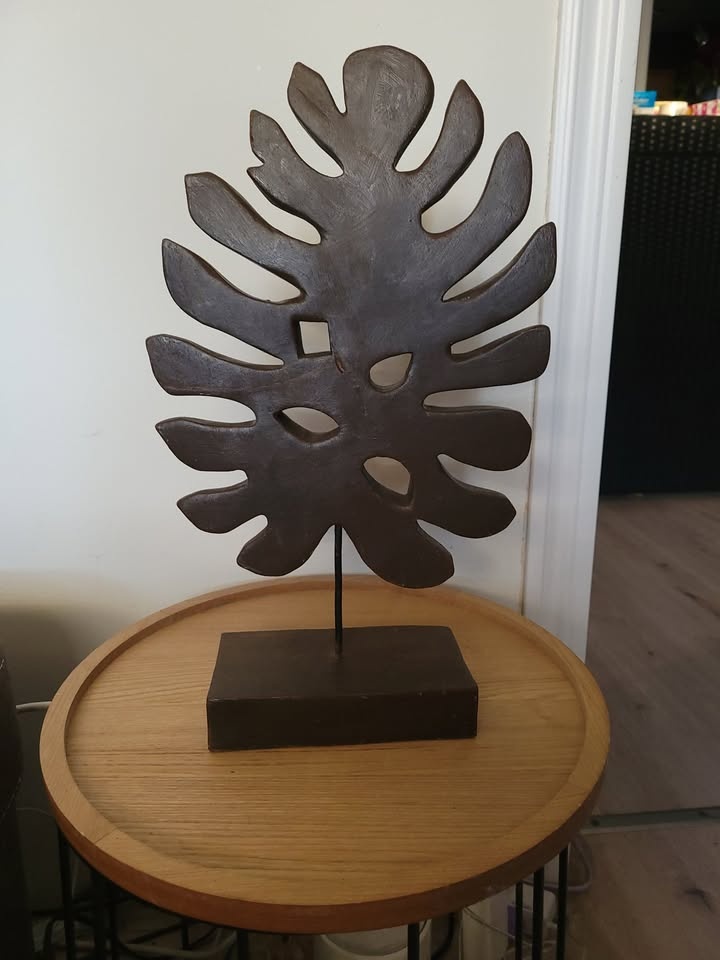 Hand-Carved Wooden Monstera Leaf Sculpture 🌿 - photo 2