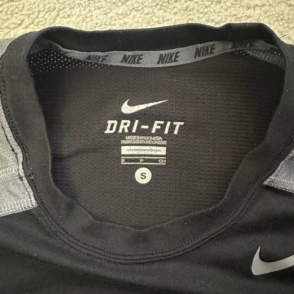 Nike Dri-Fit Shirt Small - photo 2