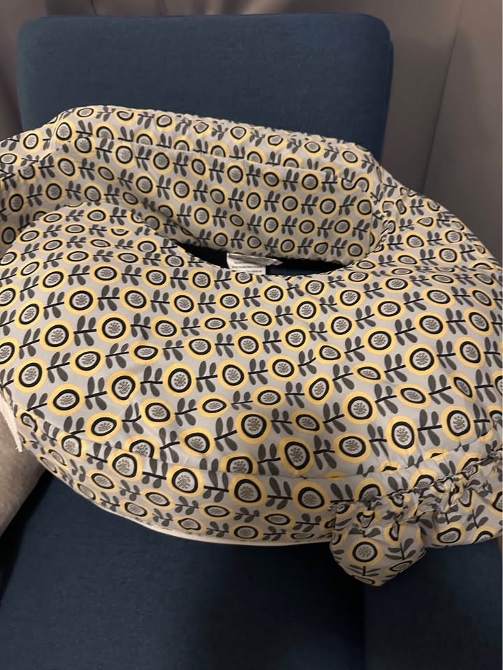 My Brest Friend Nursing Pillow - photo 2