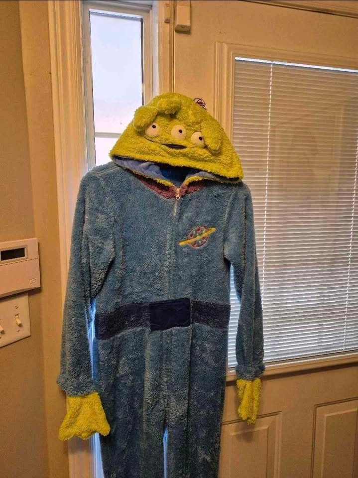 Toy Story Alien Costume Onesie (13/14Y) - Brand New - photo 3