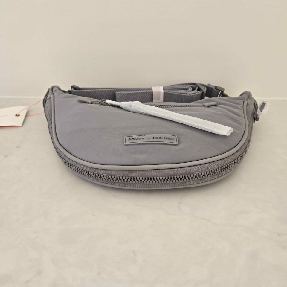 Poppy and Peonies Athleisure Crossbody Bag - New With Tags! - photo 3