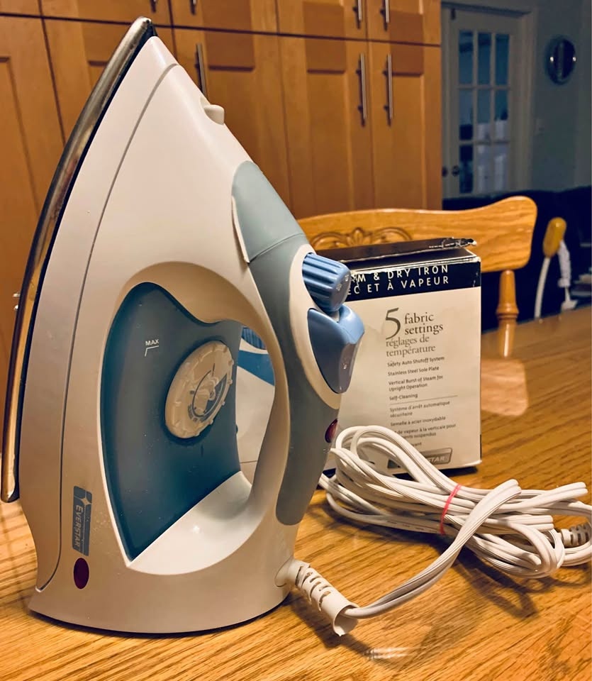 Steam Iron by Everstar