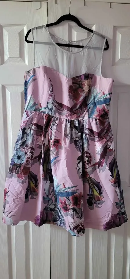 NEW City Chic Women's Dresses Size 18 image indicator(3)