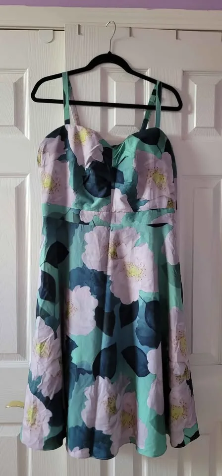 NEW City Chic Women's Dresses Size 18 image indicator(4)