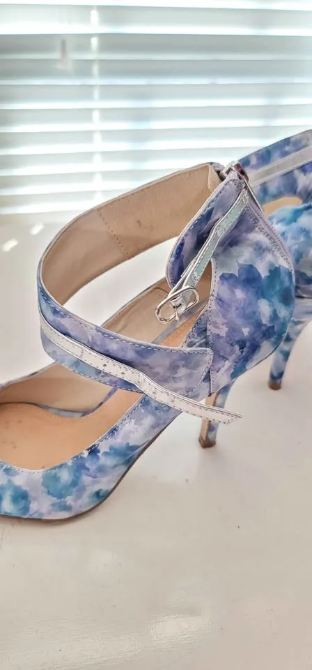 Le Chateau Women's Heels Size 8 image indicator(4)