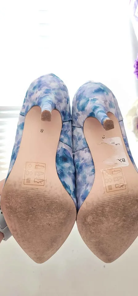 Le Chateau Women's Heels Size 8 image indicator(5)