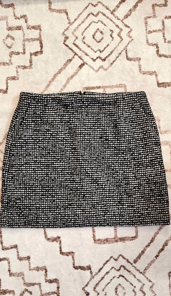 Uniqlo Mini Skirt Black White