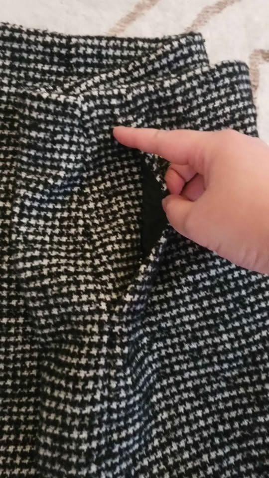 Uniqlo Mini Skirt Black White - photo 3