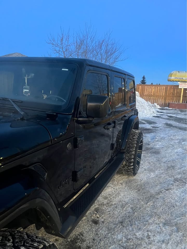 2023 Jeep Wrangler Sahara - photo 4