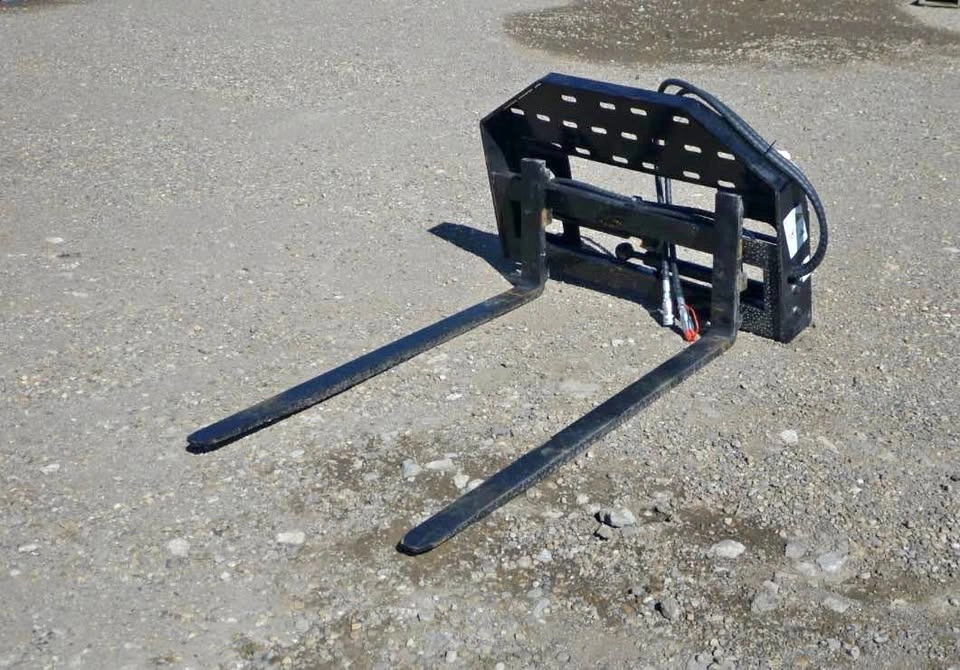 NEW - Side Shift Pallet Forks - Skid Steer Attachment - 60 In