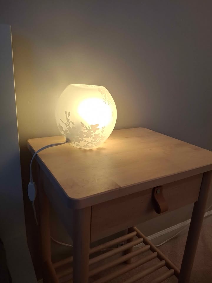 Ikea white nightstand lamp - photo 2