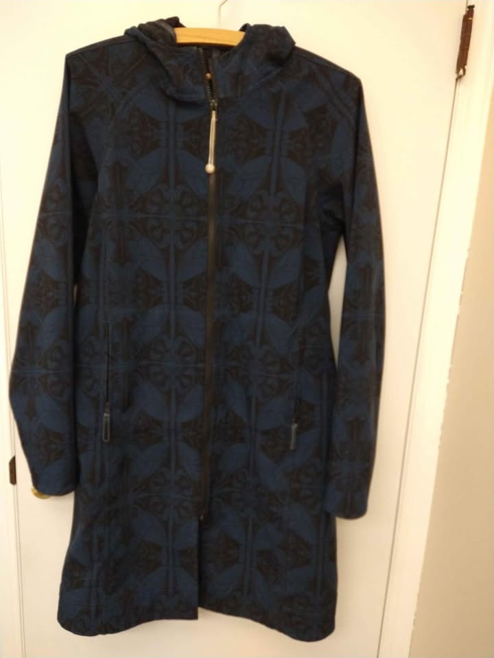 Lululemon Coat - Black/Blue Pattern, Size Small