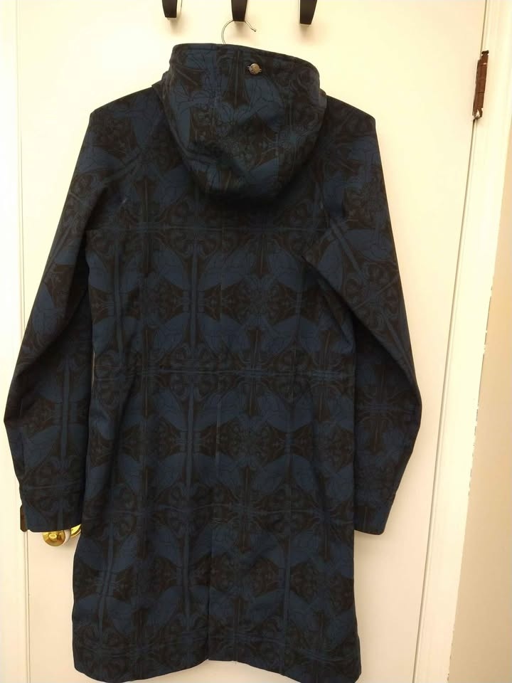 Lululemon Coat - Black/Blue Pattern, Size Small - photo 2