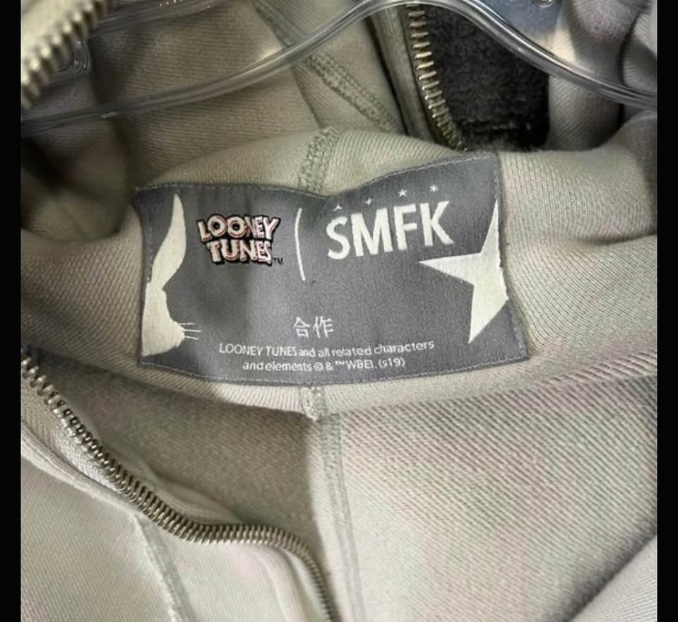 Looney Tunes X SMFK Collaboration Cropped Hoodie - photo 2