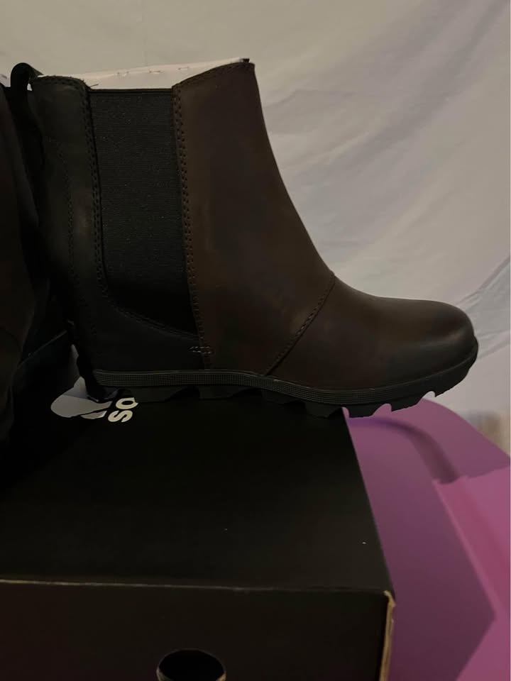 BNIB Sorel Joan of Arctic Wedge 2 Chelsea Boots - Size 7.5 - photo 4