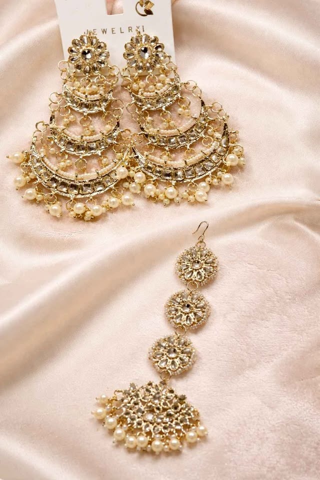 Elegant Kundan & Pearl Tikka and Earrings Set – Traditional Ethn