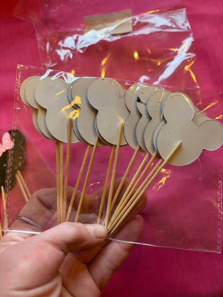 Minnie Mouse Ears Cake Toppers - 19pc - photo 2