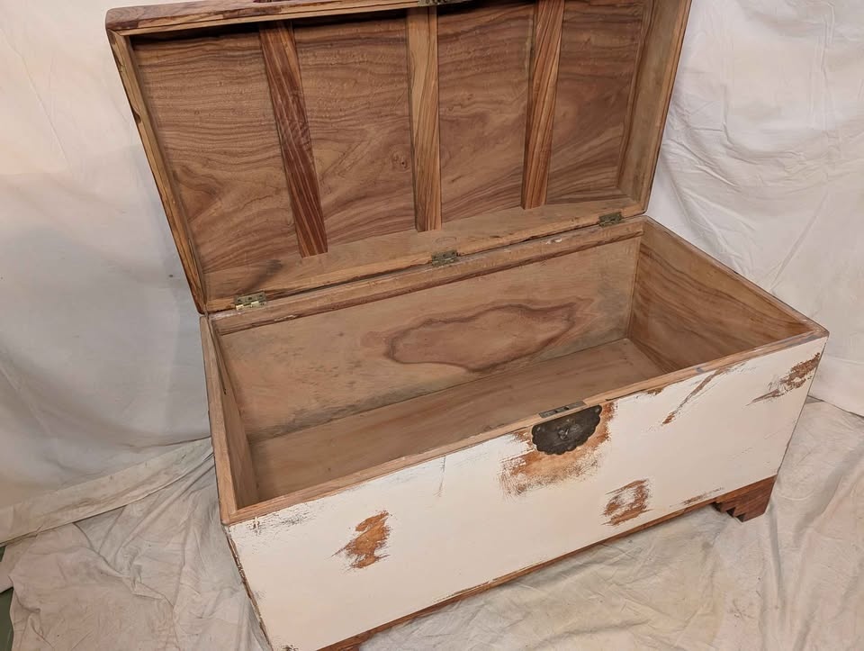 Vintage Chest 20" x 40" - photo 2