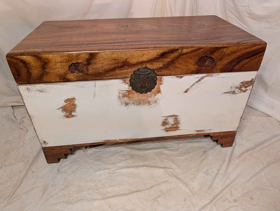 Vintage Chest 20" x 40" - photo 3