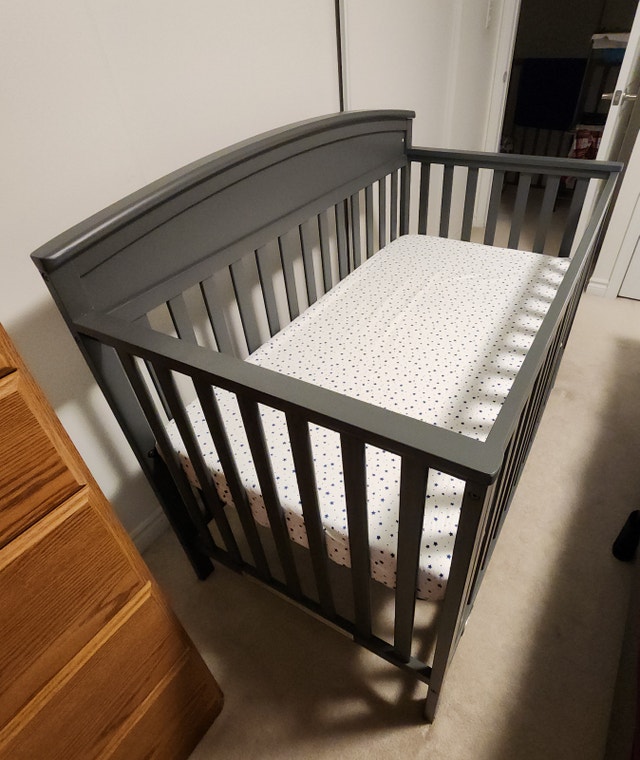 Graco Benton 5-in-1 Convertible Crib - photo 2