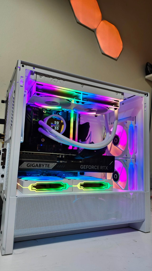 Snow White Gaming PC | RTX 5070 Ti Ryzen 7 7700 32GB DDR5 1TB - photo 2