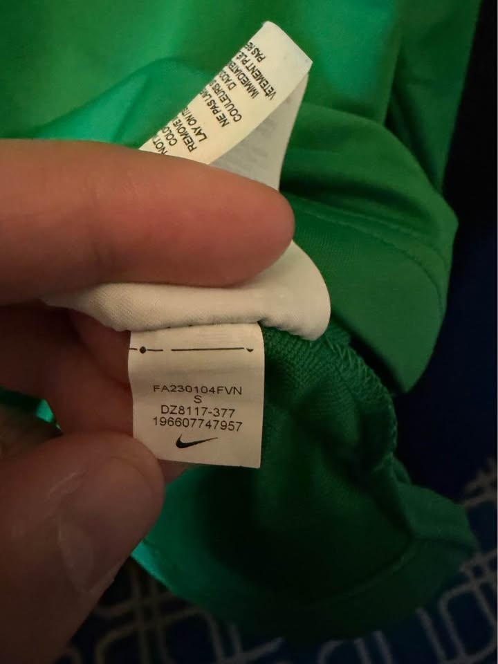 Nike Oregon Ducks performance hoodie Size small - photo 3