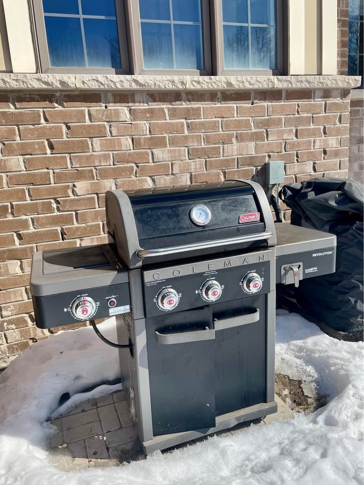 🔥 Coleman BBQ Grill – Great Condition – $200 (Must Go!) 🔥 - photo 3