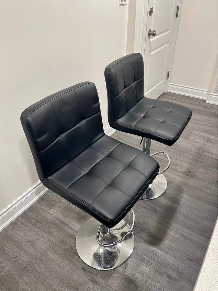 Pair of Bar Stool Chairs – Must Go!