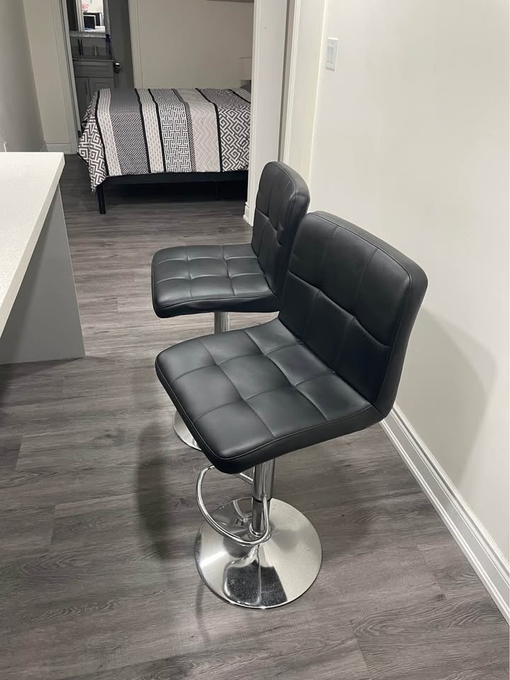 Pair of Bar Stool Chairs – Must Go! - photo 2