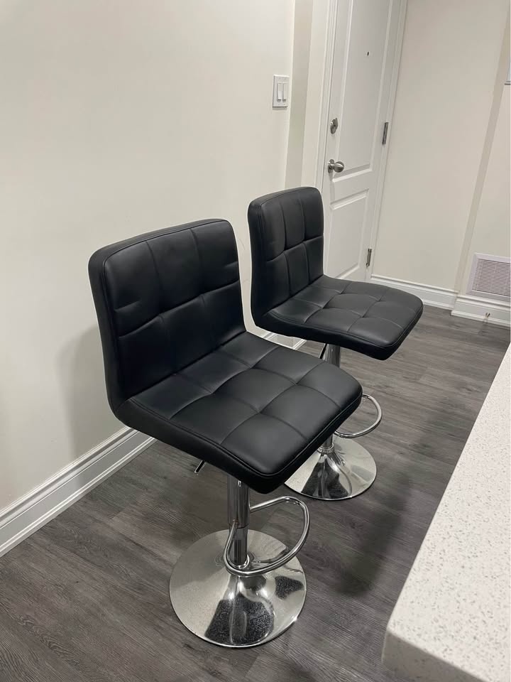 Pair of Bar Stool Chairs – Must Go! - photo 3
