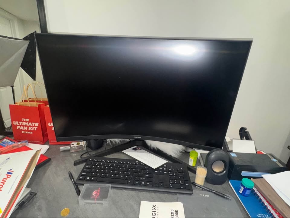 Samsung 32" Curved Monitor - photo 4