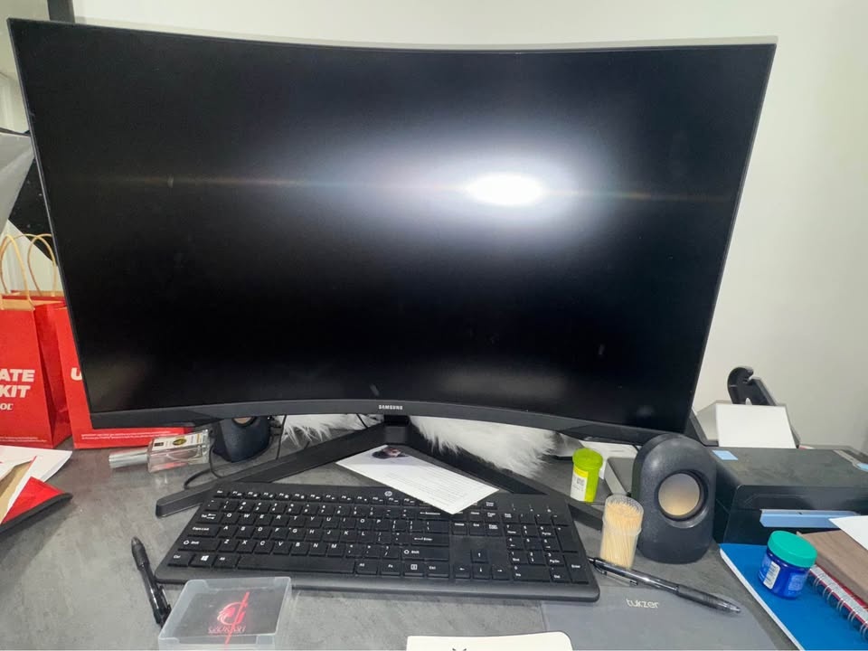 Samsung 32" Curved Monitor - photo 5