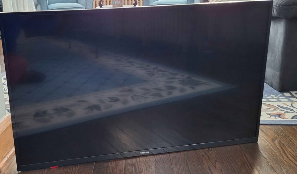 Toshiba 42 inch TV - photo 2