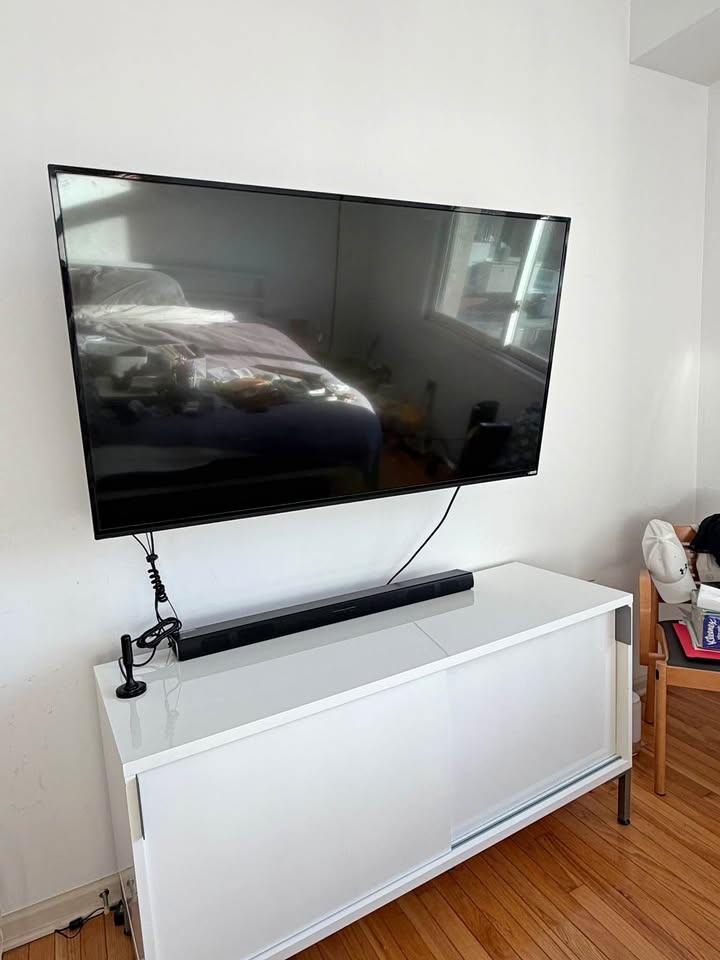 55” Vizio TV + LG Soundbar + Wall Mount + Antenna - Complete Set