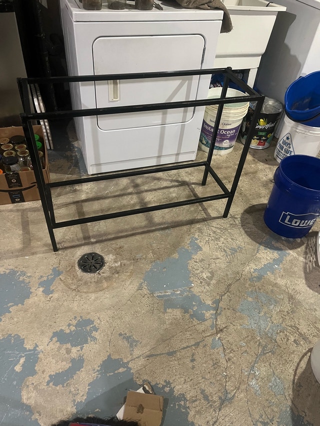 Metal fish tank stand