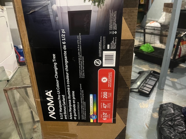 NOMA Colour-Changing Tree